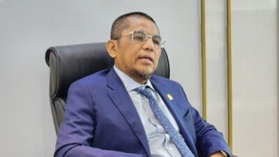 H. Arisal Aziz Bagikan 250 Ton Beras Gratis untuk Masyarakat Sumbar