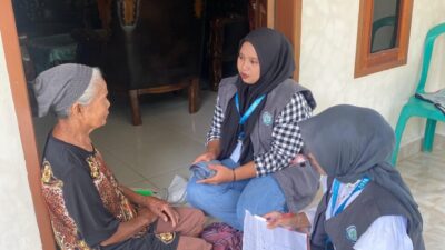Mahasiswa KKN Universitas Mohammad Natsir Hadirkan Posyandu Lansia dari Rumah ke Rumah di Kampuang Surau