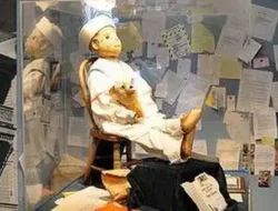 Terperangkap Dalam Tubuh Boneka Kutukan Ibu Tiri yang Jahat