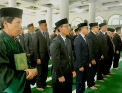 Gelar Sumpah Jabatan di Masjid, Bupati Agam Tekankan Integritas Kepada 154 Pejabat yang Dilantik