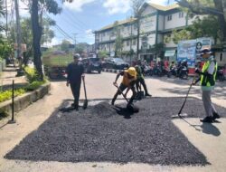 Banjir Rusak Jalan Kota Padang, DPUPR Lakukan Patching di Sejumlah Titik