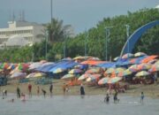 Libur Nataru 2026, Pantai Padang Dipadati Wisatawan dan Dongkrak Ekonomi Warga