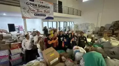 Pemprov Jatim Kirim 140 Ton Bantuan Kemanusiaan untuk Korban Banjir di Sumatera dan Aceh