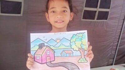 Kisah Mengharukan Embun, Anak Korban Banjir Padang yang Rindu Rumahnya Kembali