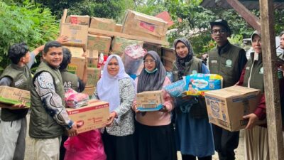 Tim PKM UMNatsir Salurkan Bantuan untuk Ibu Hamil, Bayi, dan Lansia Terdampak Galodo di Agam