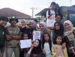 Mahasiswa KKN UMNatsir Gelar Trauma Healing bagi Anak Korban Banjir Galodo di Agam