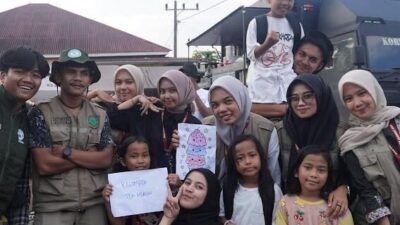 Mahasiswa KKN UMNatsir Gelar Trauma Healing bagi Anak Korban Banjir Galodo di Agam