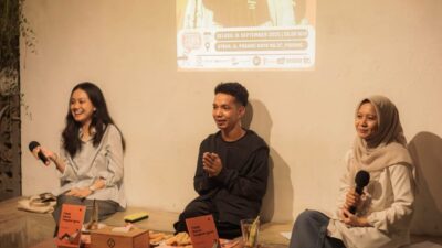 Rizky Utama Luncurkan Buku “Tidak Harus Tergesa-gesa” di Pustaka Steva Padang