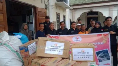 Bawaslu RI Hadir di Tengah Duka, Salurkan Bantuan untuk Korban Banjir Bandang Agam dan Tanah Datar