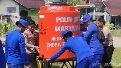 Dari Dapur Lapangan hingga Sumur Bor, Polri Jadi Harapan Warga Batang Anai Pascabencana