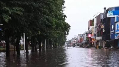 Hujan Deras Sejak Malam, Banjir Rendam 16 RT dan 10 Ruas Jalan di Jakarta