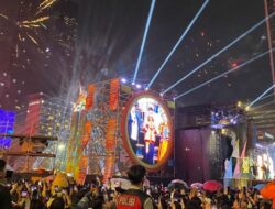 Ribuan Warga Padati Bundaran HI Rayakan Tahun Baru 2026, Kembang Api Tetap Menyala