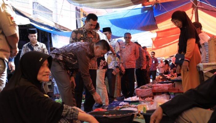 Operasi Pasar Pasaman 2026: Bupati Welly Suhery Pastikan Harga Sembako Stabil Jelang Ramadan