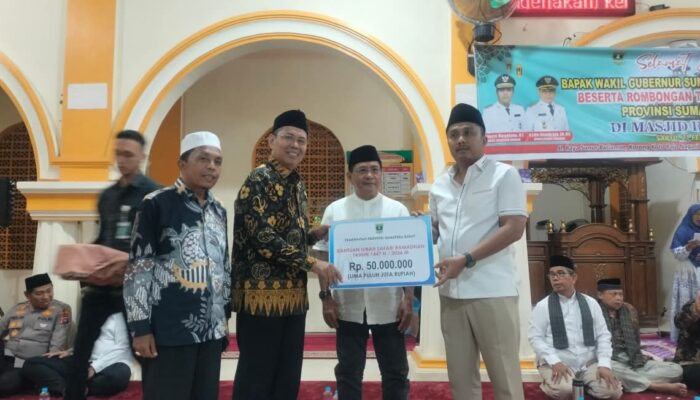 Safari Ramadan di Padang Pariaman, Wagub Vasko Salurkan Bantuan untuk Dua Masjid