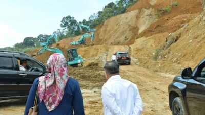 Bupati Agam Tinjau Jalan Alternatif Malalak, Target Roda Empat Bisa Lewat Jelang Lebaran