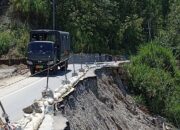 Separuh Jalan Bukittinggi–Maninjau Terban di Sungai Landia, Tanpa Pengaman dan Perbaikan