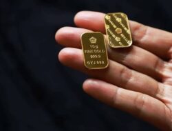 Harga Emas Dunia Tertekan Dolar AS, Pasar Cermati Arah The Fed di Era Kevin Warsh