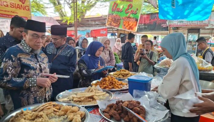 Pemko Padang dan BBPOM Sidak Pasa Pabukoan RTH Imam Bonjol, 25 Sampel Takjil Diuji Langsung