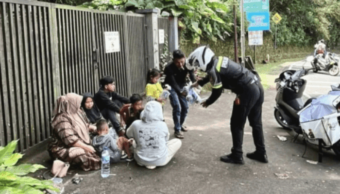 SEO: Motor Senyum Satlantas Polres Bogor, Cara Humanis Redam Stres Antrean One Way Puncak