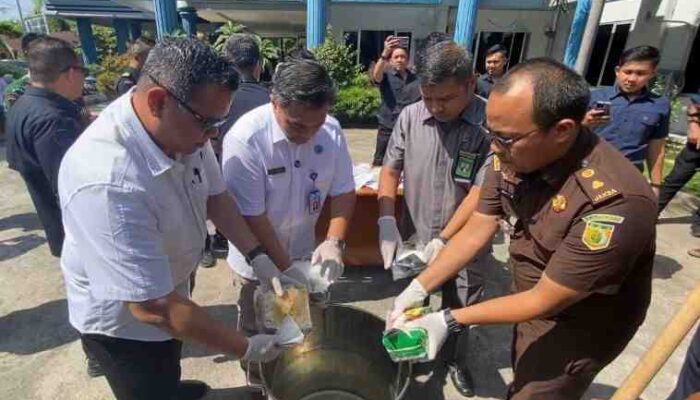 BNNP Sumbar Musnahkan 11,9 Kg Sabu, Dikendalikan Napi Lapas Porong