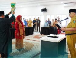 Wali Kota Hendri Arnis Lantik Wita Desi Susanti sebagai Pj Sekdako Padang Panjang