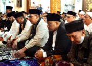 Ribuan Jemaah Padati Salat Id di Masjid Agung Manarul ‘Ilmi Padang Panjang, Hujan Tak Surutkan Antusias