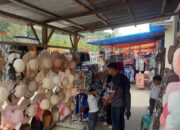 Libur Lebaran 2026 Dongkrak UMKM Wisata, Pedagang Pantai Air Manis Raup Omzet Hingga Rp2 Juta per Hari