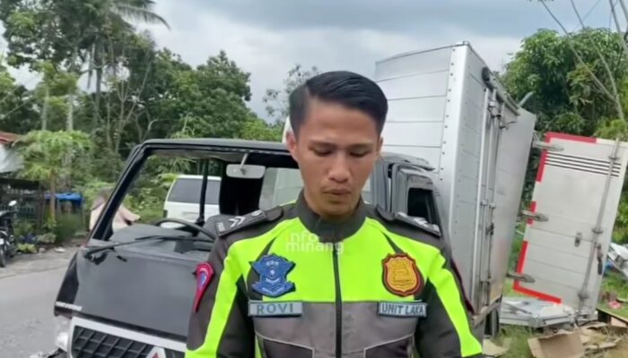 Kecelakaan L-300 vs Micro Bus di Jalan Solok–Padang, Tiga Orang Terluka