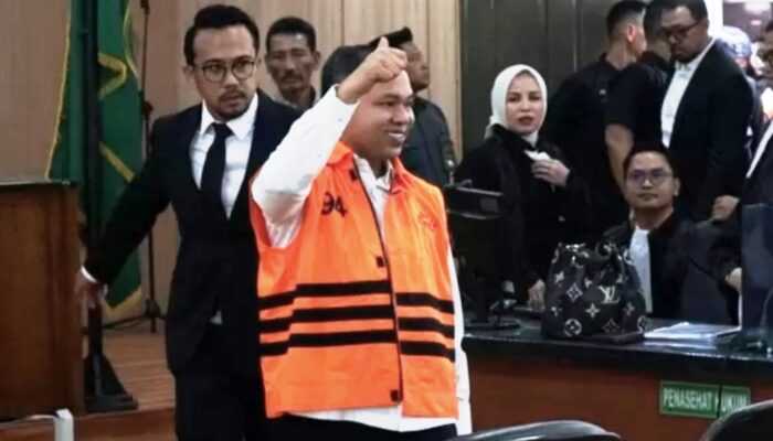 Sidang Perdana Abdul Wahid Memanas, Bantah Aliran Dana Rp800 Juta dan Soroti Kejanggalan Dakwaan KPK