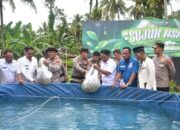 Kapolda Sumbar Halal Bihalal di Huntara Batang Anai, Tebar Ikan dan Bantuan untuk Warga