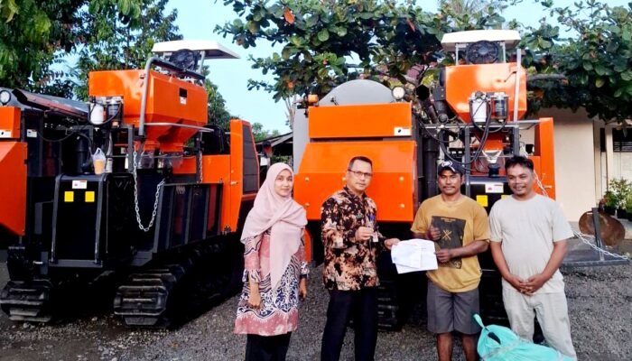 Strategi Jemput Bola Bupati JKA Berhasil, Kementan Kirim 2 Combine Harvester untuk Petani Padang Pariaman