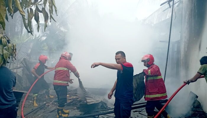 Kebakaran Hanguskan Rumah Petani di Lubuak Aluang, Kerugian Capai Rp100 Juta