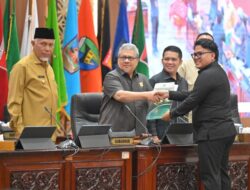 Mahyeldi Soroti Ranperda Pendidikan dan Perlindungan Petani di DPRD Sumbar