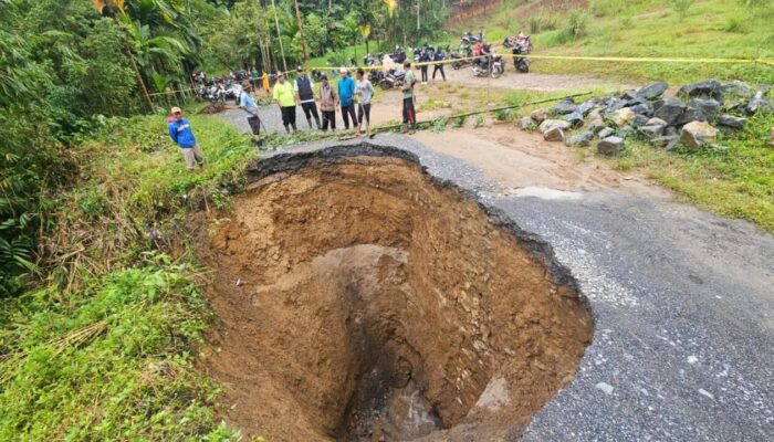 Longsor dan Jalan Amblas di Limapuluh Kota, 600 KK Terisolasi di Situjuah Ladang Laweh
