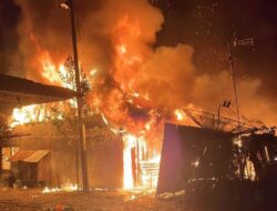 Kebakaran Hebat di Pasar Ampalu Padang Pariaman, 5 Toko dan Mobil Mercy Klasik Hangus