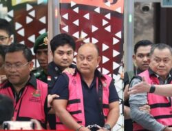 Mantan Kepala BGN Dadan Hindayana Keluar dari Kejagung Pakai Rompi Tahanan, Kantor BGN Digeledah