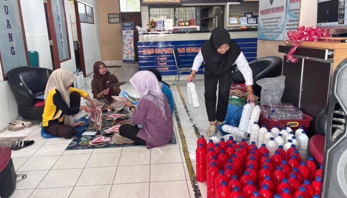 Pemkab Pesisir Selatan Galakan Bangun Gapura 17 Agustus Berbahan Limbah dan Barang Bekas