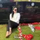 Netizen Kaget! Ternyata Nama Gubernur Cantik Ini Sudah Tertulis di Batu Nisan Samping Suami