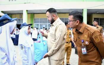 FLASH: Ternyata di Padang Juga Ada Seragam Sekolah Gratis!
