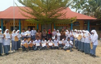 Paskibra Batang Gasan Terima Sertifikat Penghargaan Usai Kibarkan Merah Putih