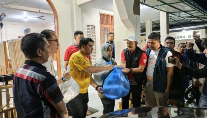 Bank Nagari Salurkan 400 Paket Bantuan untuk Korban Banjir Padang